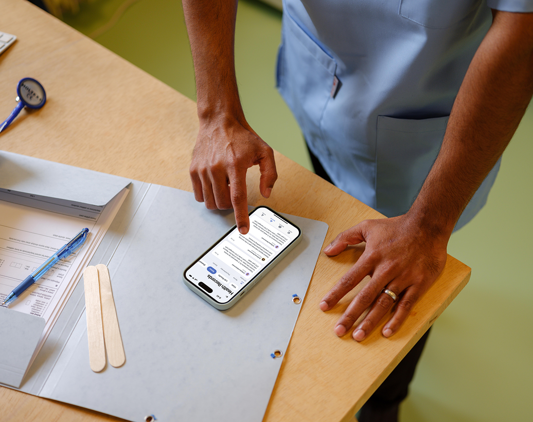 Mu’een AI-assisted clinical insights integrated into the unified medical record.